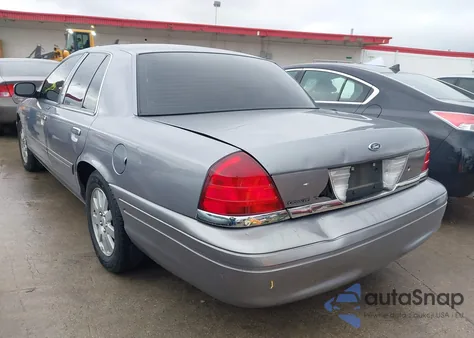 2000 Ford Crown Victoria from USA, damaged, VIN 2FAFP73W2YX158213